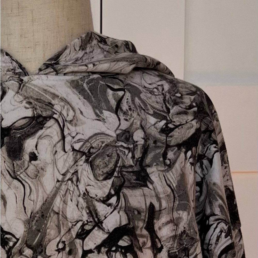 Black marbled cropped hoddie